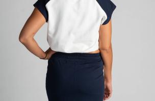 Modni komplet skrajšane majice s potiskom Peruggina, belo-modra