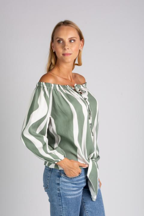 Ohlapna bluza z odkritimi rameni in zavezovanjem v pentljo Inessa, belo-olivna