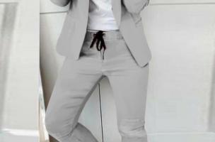 Eleganten enobarvni hlačni kostim Estrena, svetlo siv
