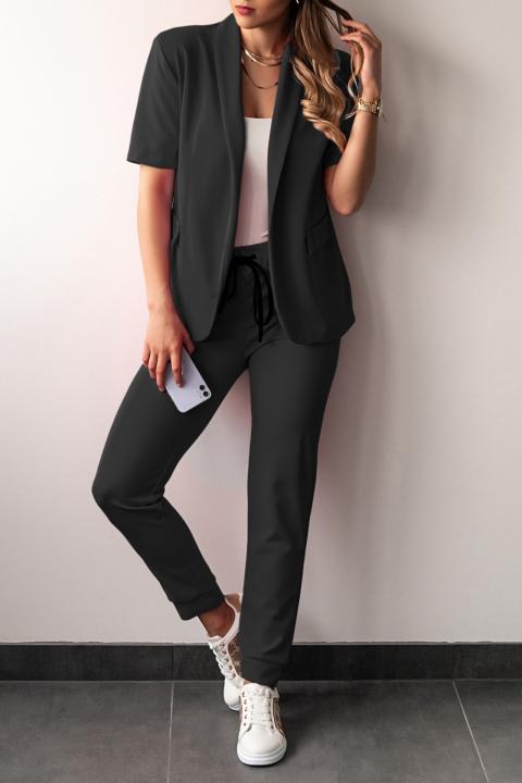 Eleganten enobarvni hlačni kostim s kratkimi rokavi, črn