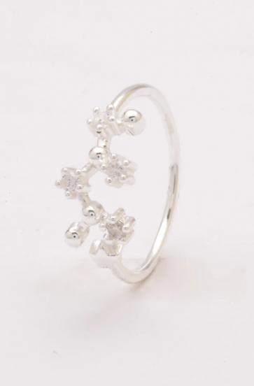 Srebrn prstan z okrasnimi diamanti, ART499 - STRELEC, srebrna barva
