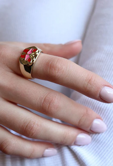 Eleganten prstan, rdeče barve