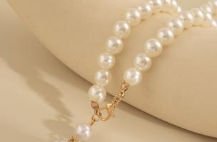Elegantna verižica iz umernih perlic Montsia, zlate barve