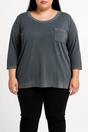Plus size bombažna majica z okrasnim žepom, siva