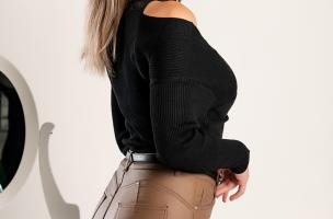 Eleganten pulover z odkritimi rameni Suniva, črn