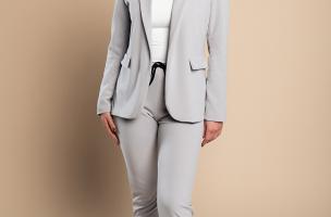 Eleganten enobarvni hlačni kostim Estrena, svetlo siv