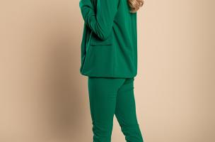 Eleganten enobarvni hlačni kostim Estrena, svetlo zelen