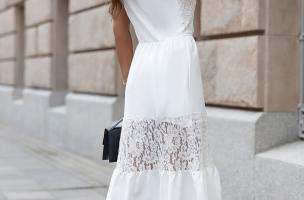 Elegantna maxi obleka z detajli iz čipke, bela